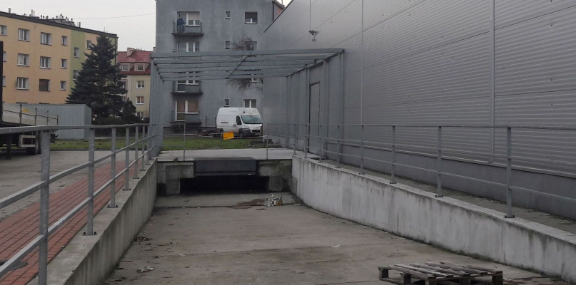 Tu śmierć poniósł Maciej Wujec. W miejscu upadku widoczne są znicze - foto ARCHIWUM