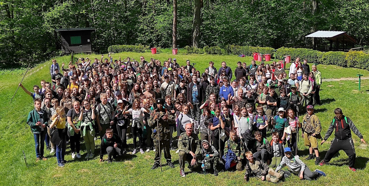 Piknik wojskowy Szkoły Podstawowej nr 4