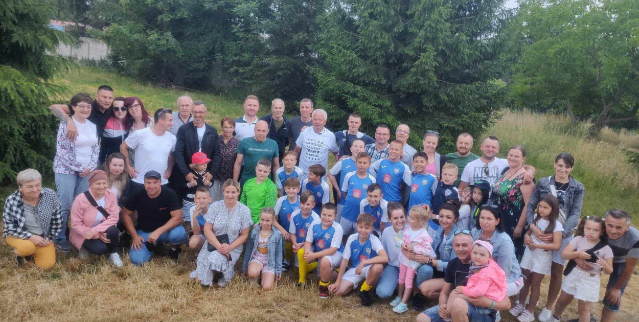 Z zawodnikami i ich rodzinami po ostatnim meczu ligowym na wspólnym grillu