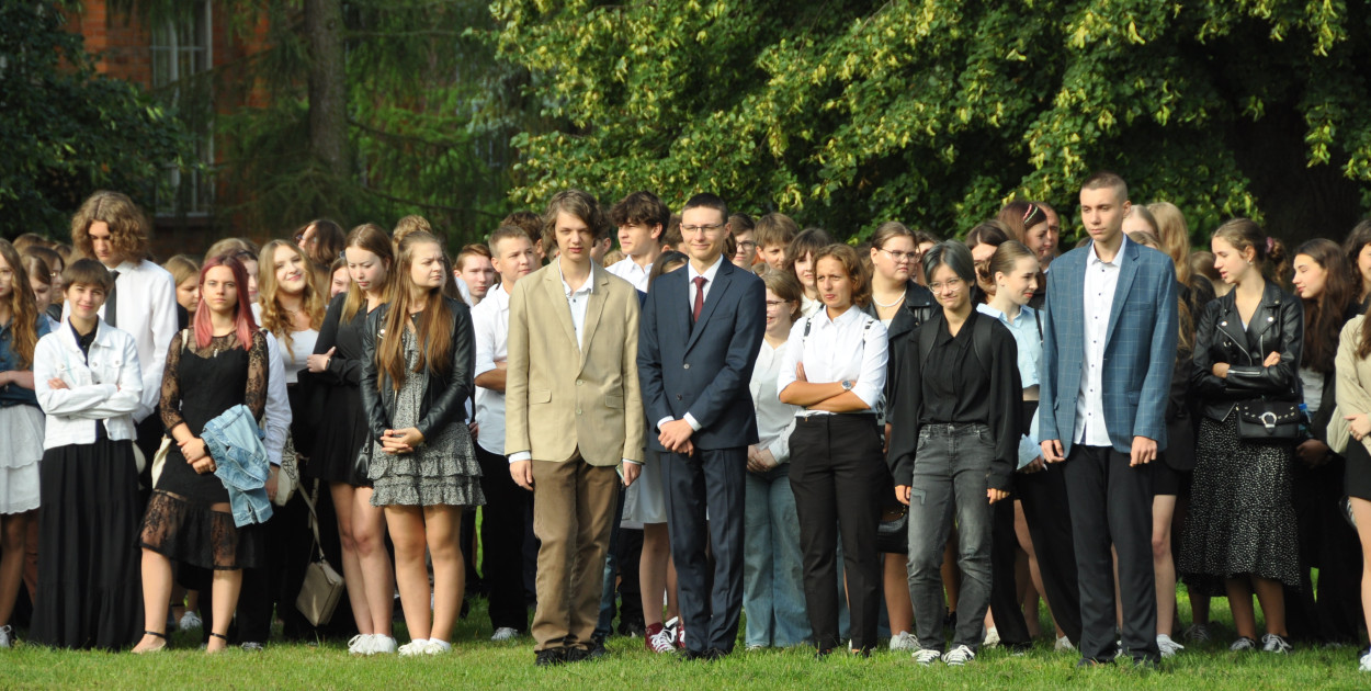 Witaj szkoło! Dzieci i młodzież rozpoczynają naukę (ZDJĘCIA)
