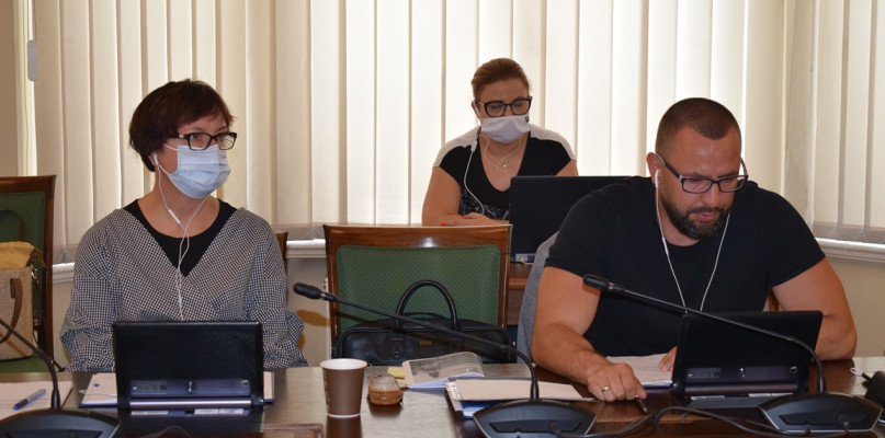 Radni Sławomira Kalak (PiS) i Bartosz Kosiarski (Krotoszyn na Nowo) - foto KROTOSZYN.PL