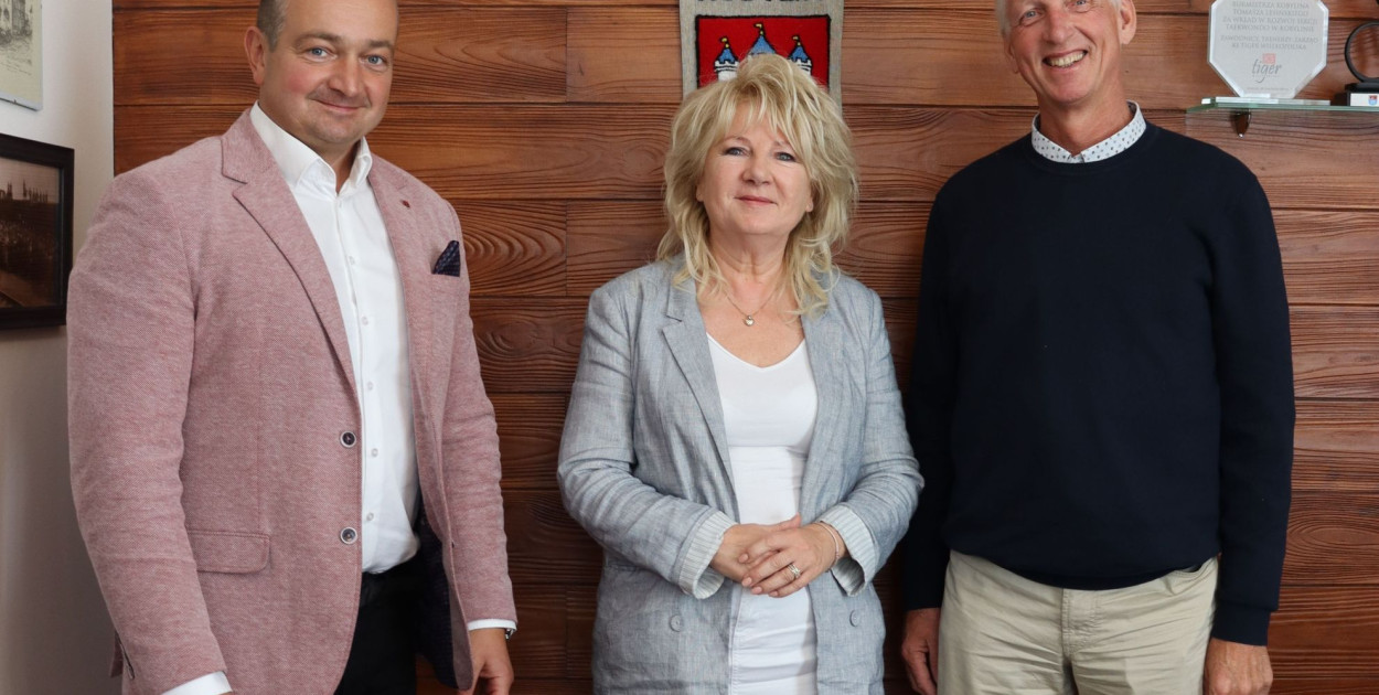 Tomasz Lesiński, Renata Marchlewska-Organista i Vincent Kristen - fot. UM Kobylin