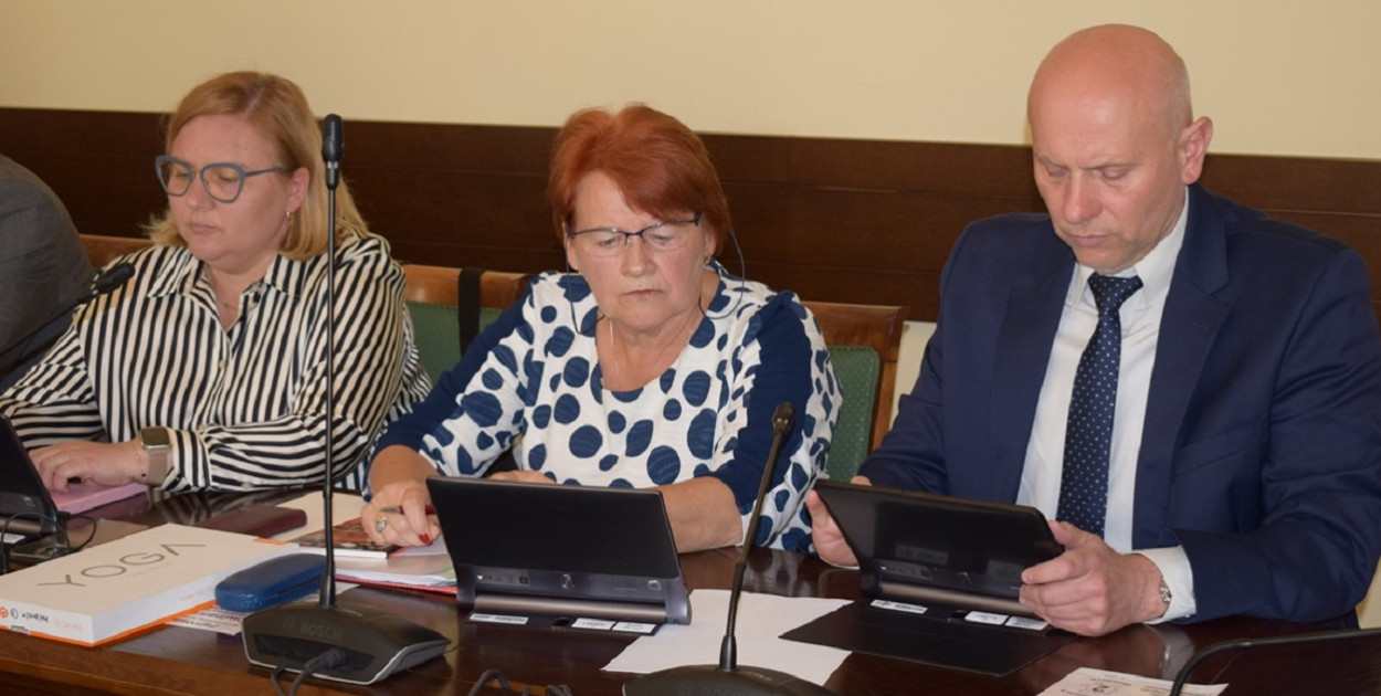 Radni miejscy wybrani z list PiS-u: Monika Nalewajko, Alina Berek i Arkadiusz Stelmaszyk