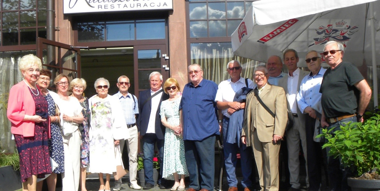 W czasie jednego ze zjazdów klasowych w Krotoszynie - drugi z prawej