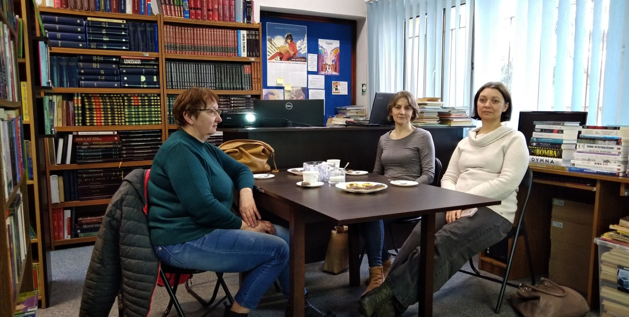 Biblioteka organizuje m.in. "Spotkania z klasyką", na których czytelnicy omawiają ciekawe książki