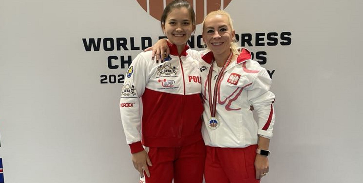 Daria Frąckowiak i Agnieszka Zimmermann z orzełkiem na piersi reprezentowały Polskę