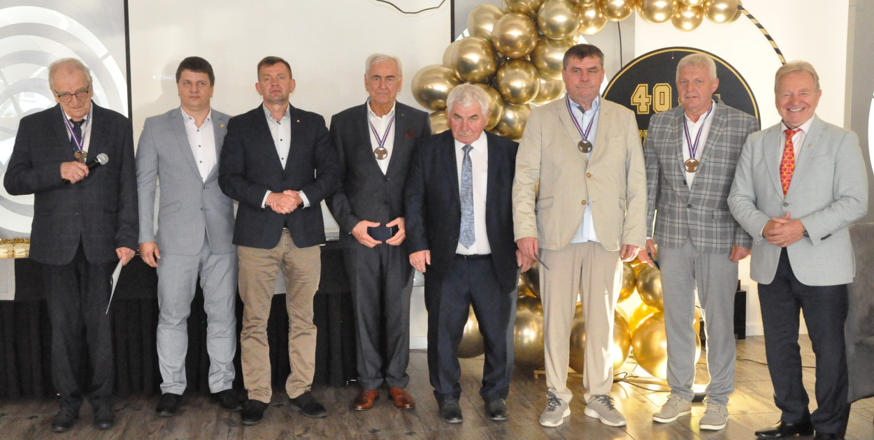 Osoby odznaczene złotymi medalami PZZ
