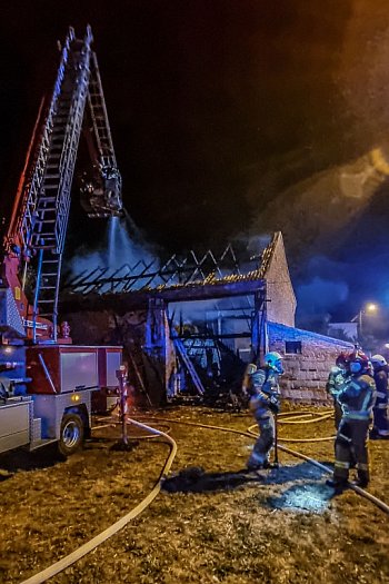 Stodoła w Trzemesznie prawie doszczętnie spalona-844