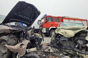 Trzy samochody zderzyły się w Lutogniewie-1095