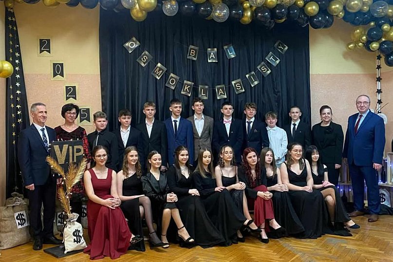 Bal ósmoklasisty w Szkole Podstawowej w Zdunach