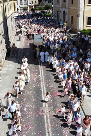 Ulicami Krotoszyna przeszła procesja Bożego Ciała-1362