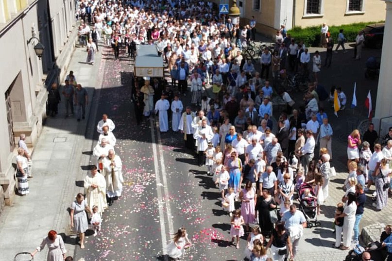 Ulicami Krotoszyna przeszła procesja Bożego Ciała