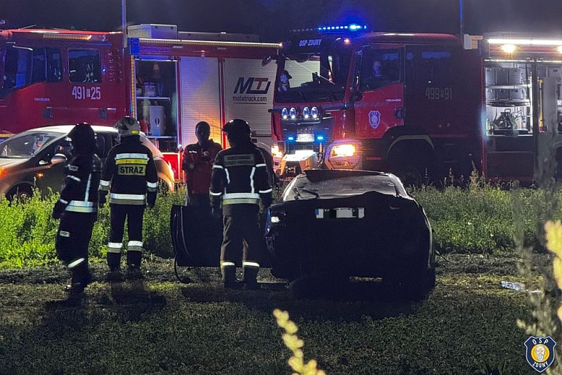 W trakcie jazdy chciał odpalić papierosa