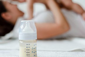 Groźna bakteria w mleku dla niemowląt. Nie podawaj dzieciom!-12027