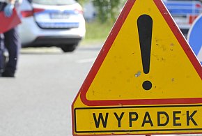 21-latek zjechał do rowu, aby uniknąć zderzenia. Sprawca nie zatrzymał się-16099