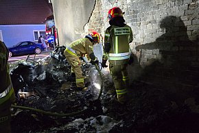Nocny pożar sterty śmieci  w Zdunach (ZDJĘCIA)-16292