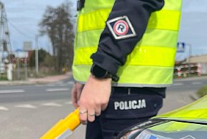 Pijany jak bela kierowca zatrzymał się na znaku drogowym -16293