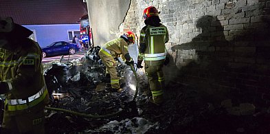Nocny pożar sterty śmieci  w Zdunach (ZDJĘCIA)-16292