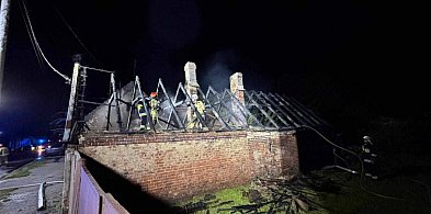 Pożar drugi raz w tym samym miejscu. Tym razem spalił się dach domu-16365