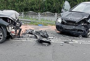 Czołowe zderzenie w Lutogniewie.Dwie kobiety kierujące autami są w szpitalu-16708