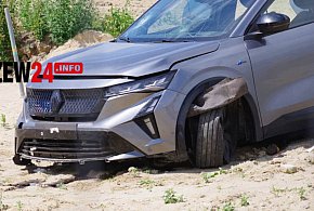 Z REGIONU. Auto przeleciało nad rondem. Zaskakujące wyjaśnienia kierowcy-16737
