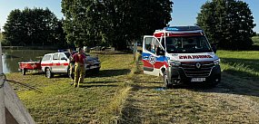 Utonął w prywatnym stawie. Szukali go nurkowie