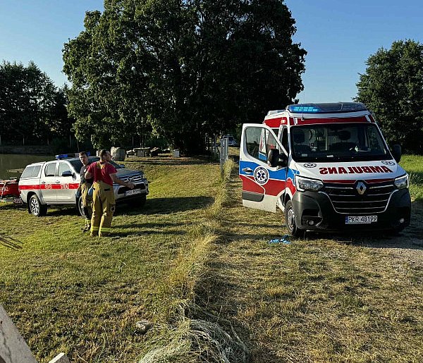 Tragedia w prywatnym stawie. Mężczyzna nagle zniknął pod wodą -16769