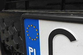 Rejestracja auta przez internet i koniec z przynoszeniem tablic. Rząd przyjął...-16834