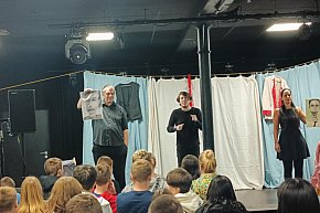 Wyjątkowe spektakle. Śmiech, zagadka, walka dobra ze złem-1408