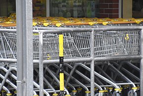 Czy 1 listopada zrobisz zakupy? Ten weekend zaskoczy wielu klientów-17957