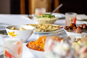 Polacy znów sięgną głębiej do kieszeni. Tyle wydają na świąteczne jedzenie-18414