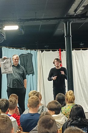 Wyjątkowe spektakle. Śmiech, zagadka, walka dobra ze złem-1408