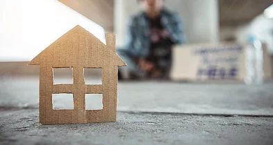 Kryzys bezdomności: na ulicy w poszukiwaniu nadziei-18231