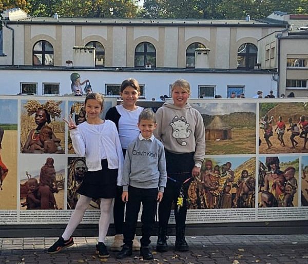 Dzieci Świata Elżbiety Dzikowskiej w SP 4-17829