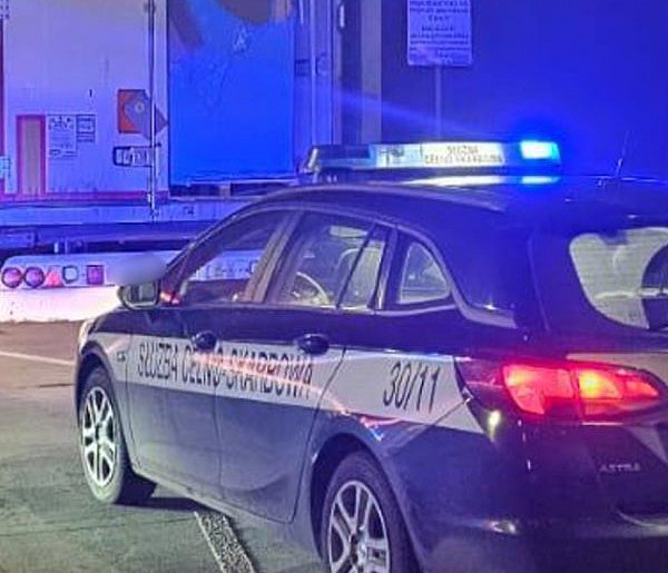 Krotoszynianin przemycał w ciężarówce 6 mln nielegalnych papierosów!-18384