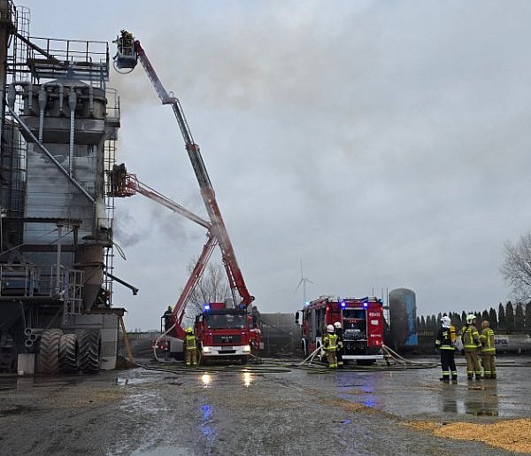 Pożar w suszarni. Strażacy walczyli z ogniem aż 15 godzin-18399