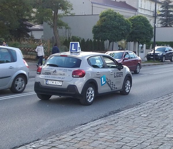 17-latkowie dostaną „prawko”. Nowe przepisy stawiają twarde warunki-18577