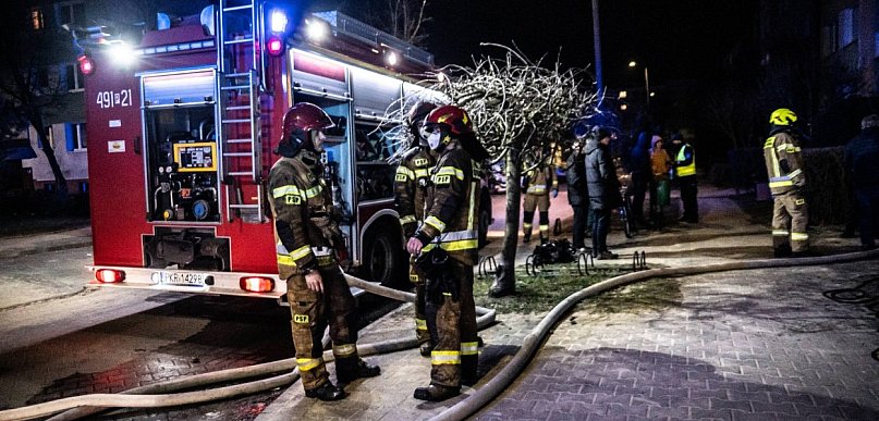 KROTOSZYN. Pożar mieszkania w bloku. Jedna osoba w szpitalu