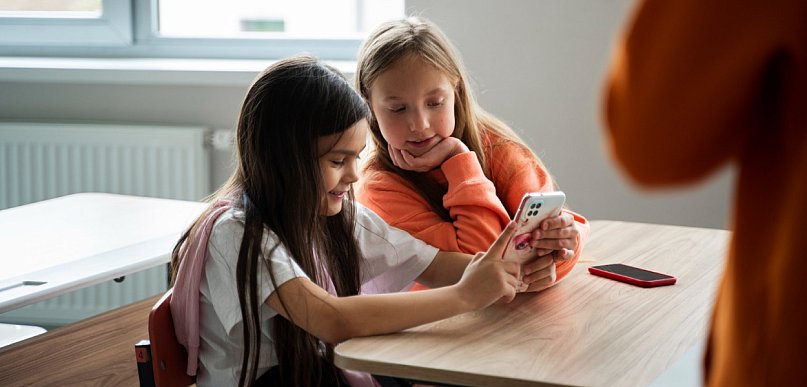 Zakaz telefonów w szkołach. Zmiany szybciej niż się wydawało