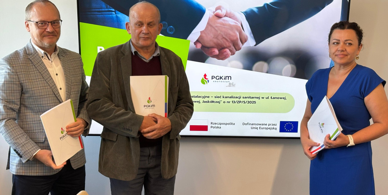 Wiceprezes PGKiM Sławomir Panfil z Marianem Iberhanem  i Małgorzatą Nalewajko (zarząd PGKiM)